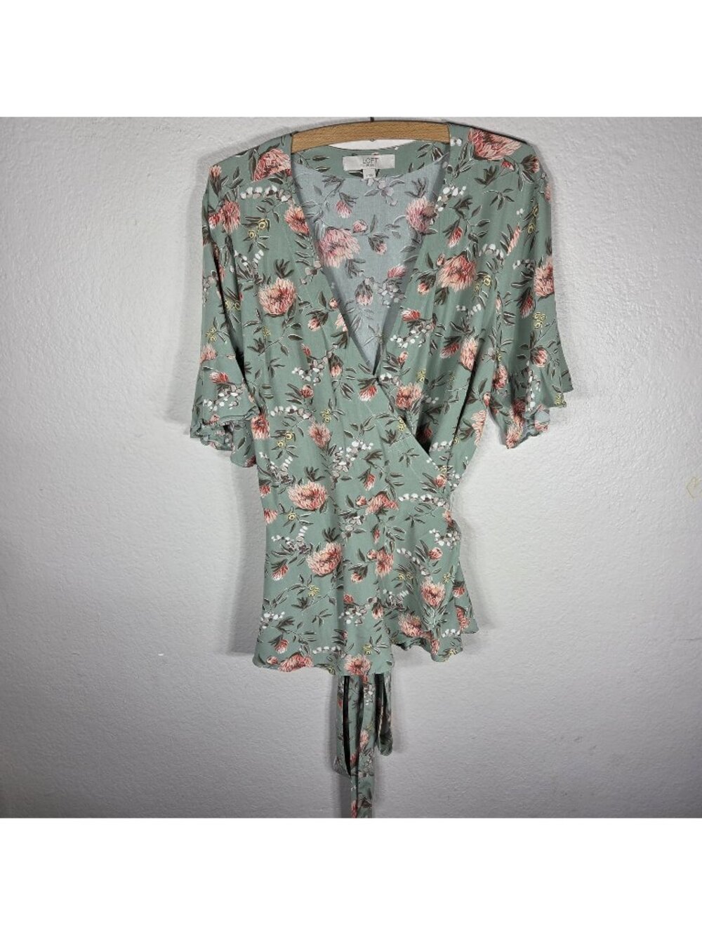 LOFT Floral Flutter Sleeve Wrap Blouse Size 18 V-Neck Waist Tie Sage Green Pink